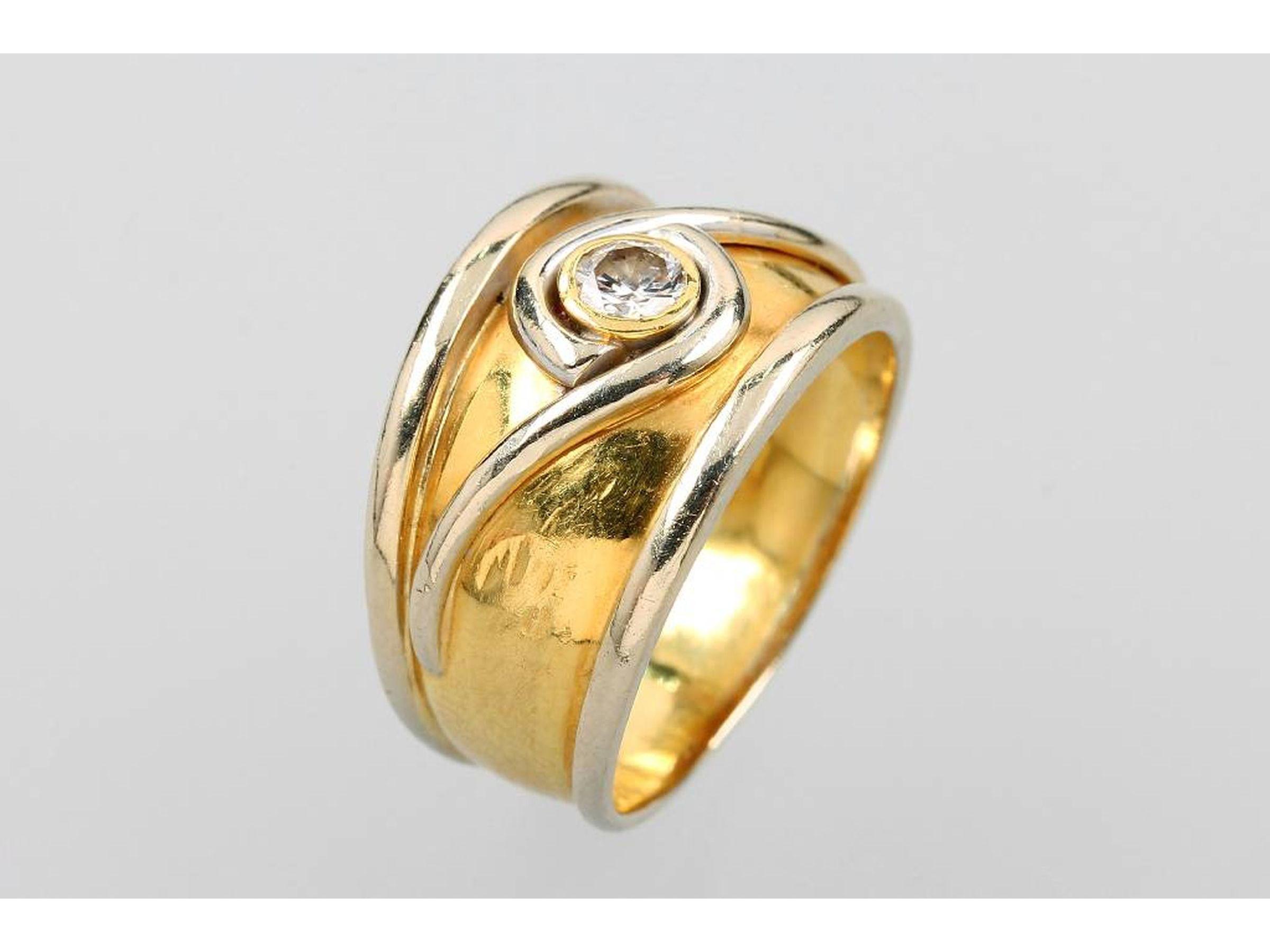 18 kt gold ring with brilliant