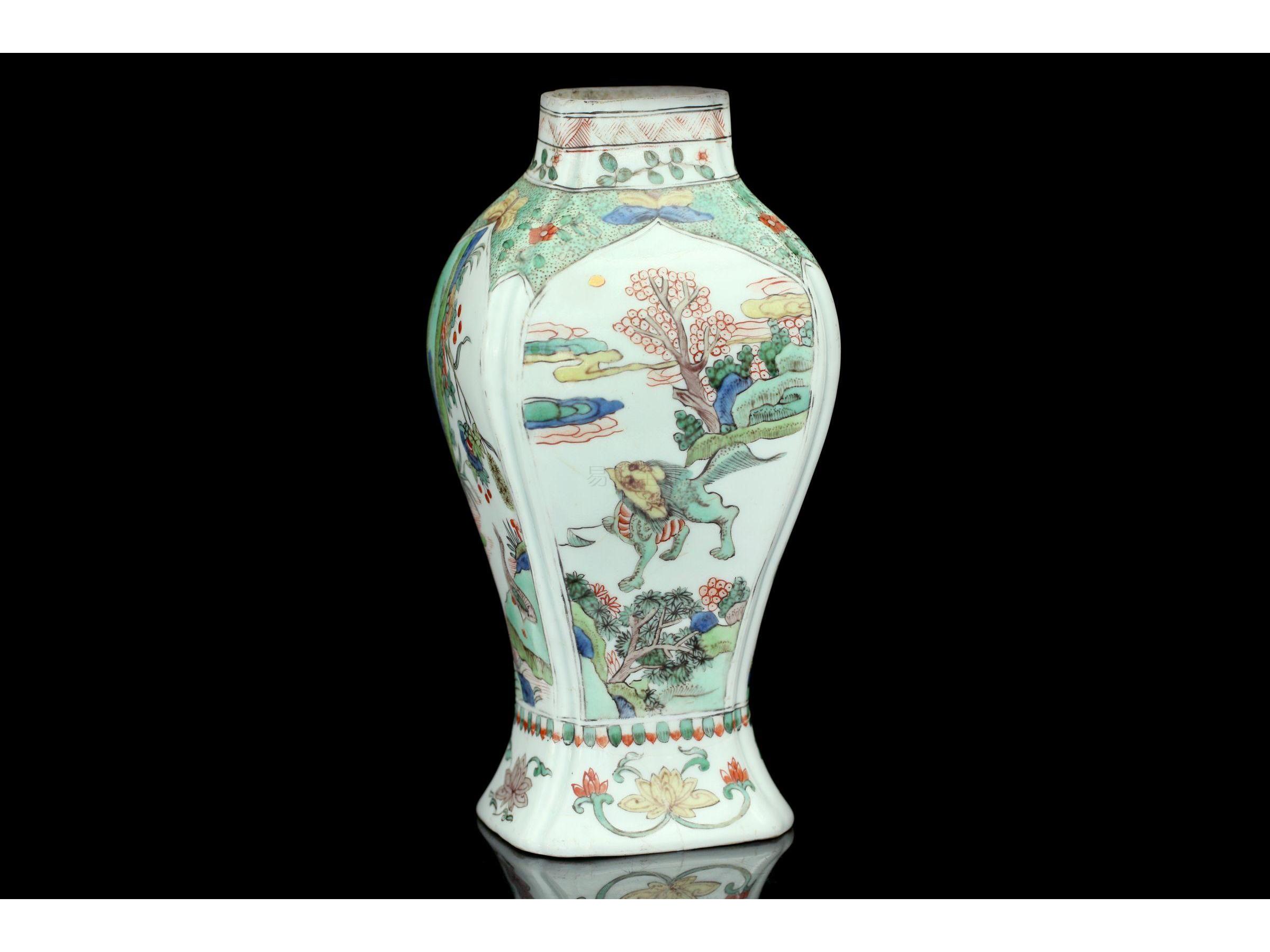 清代 康熙 五彩四面纹扁花瓶 a chinese famille verte vase.