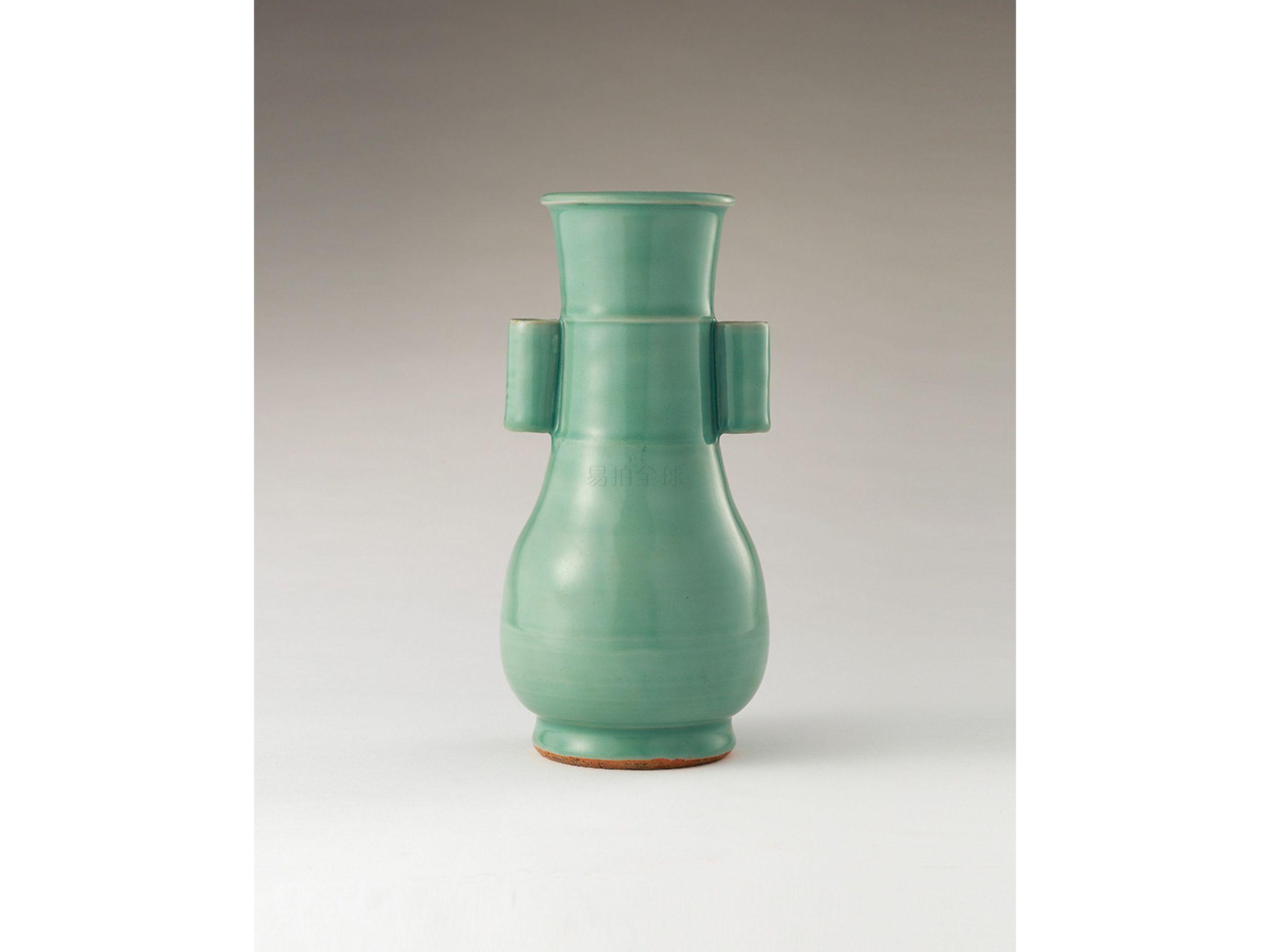 宋 龙泉窑贯耳瓶